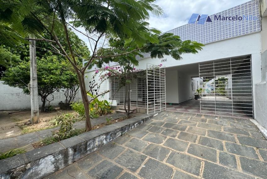 Casa em Bairro Novo, 03 Quartos e Amplo Quintal