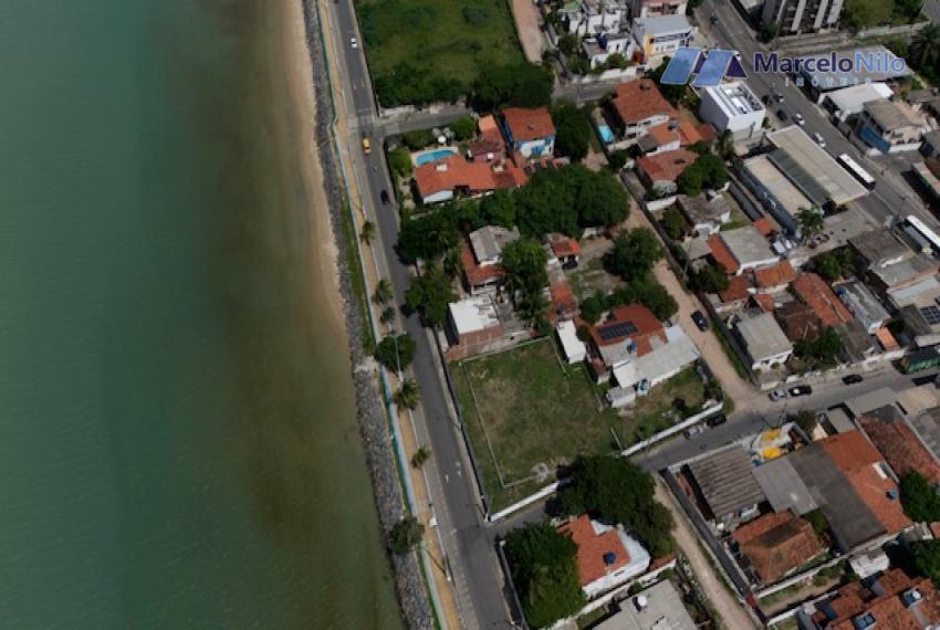 Terreno Beira-mar, 1161m2 com projeto aprovado para 54 apartamentos