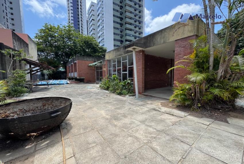 Casa em Casa Forte, terreno com 950m2, 04 Quartos e Piscina